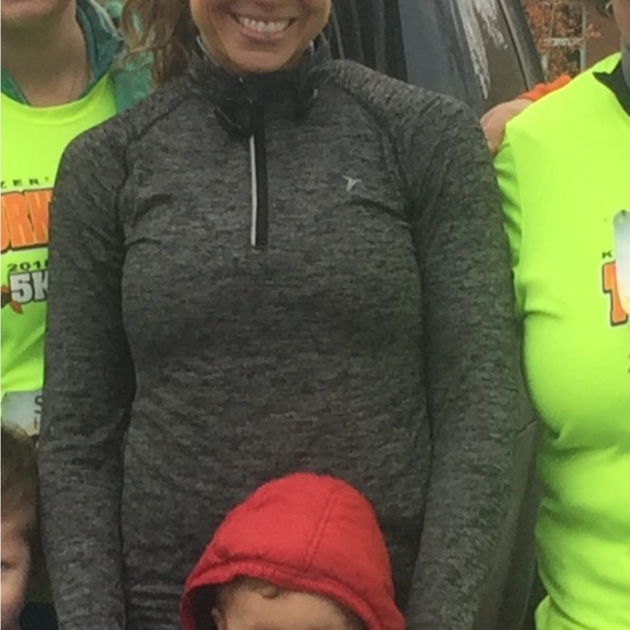 OLD NAVY 1/2 Zip Long Sleeve Pullover - Picture 4 of 5